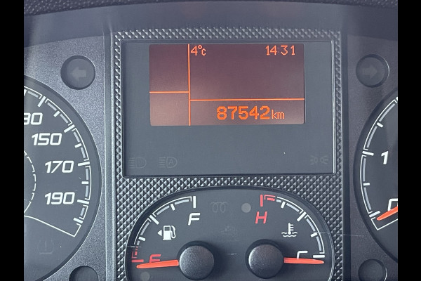 Peugeot Boxer 335 2.2 BlueHDi 165pk L2H2 Premium / vaste prijs rijklaar € 16.950 ex btw / lease vanaf € 285 / airco / cruise / navigatie / euro 6 / bpm vrij / trekhaak 2500 kg !