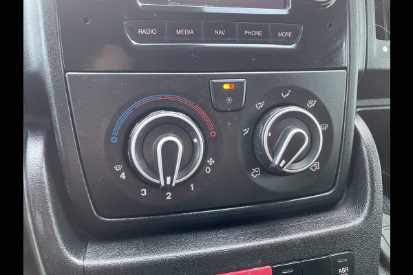 Peugeot Boxer 335 2.2 BlueHDi 165pk L2H2 Premium / vaste prijs rijklaar € 16.950 ex btw / lease vanaf € 285 / airco / cruise / navigatie / euro 6 / bpm vrij / trekhaak 2500 kg !