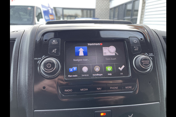 Peugeot Boxer 335 2.2 BlueHDi 165pk L2H2 Premium / vaste prijs rijklaar € 16.950 ex btw / lease vanaf € 285 / airco / cruise / navigatie / euro 6 / bpm vrij / trekhaak 2500 kg !