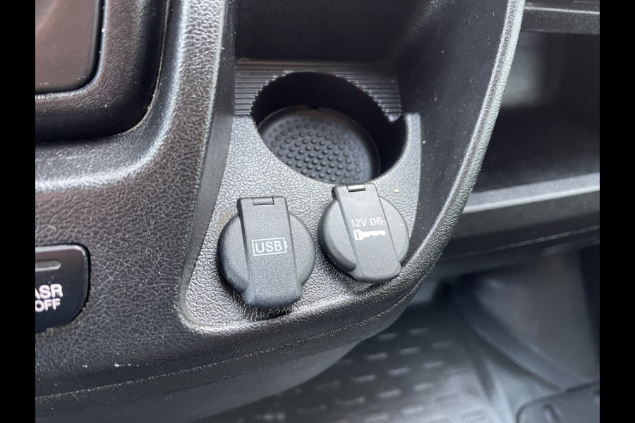 Peugeot Boxer 335 2.2 BlueHDi 165pk L2H2 Premium / vaste prijs rijklaar € 16.950 ex btw / lease vanaf € 285 / airco / cruise / navigatie / euro 6 / bpm vrij / trekhaak 2500 kg !