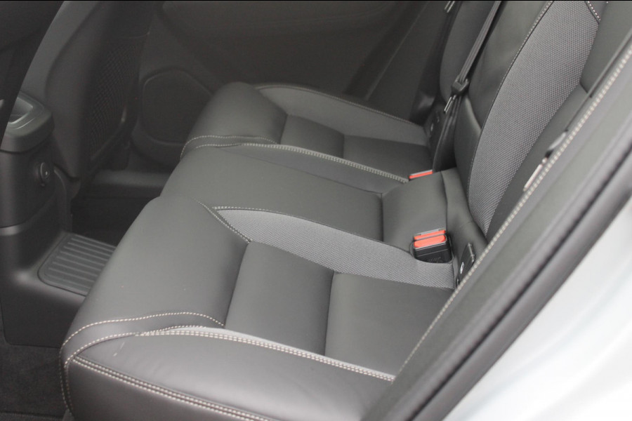 Volvo XC60 T8 455PK Automaat AWD Ultra Black Edition 360 graden camera / Head-up display / Panoramisch schuif-kanteldak / 21" lichtmetalen velgen / Extra getinte ramen vanaf de B-stijl