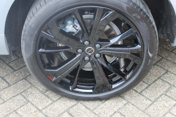 Volvo XC60 T8 455PK Automaat AWD Ultra Black Edition 360 graden camera / Head-up display / Panoramisch schuif-kanteldak / 21" lichtmetalen velgen / Extra getinte ramen vanaf de B-stijl