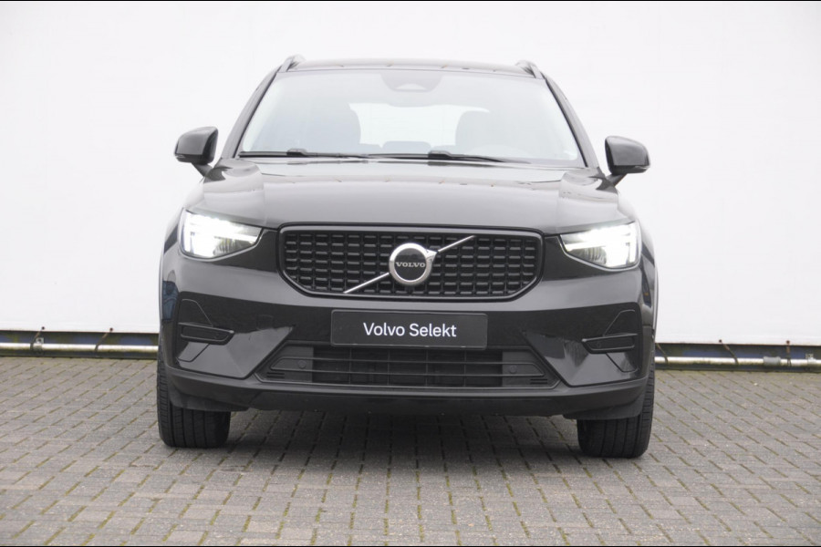Volvo XC40 B3 177PK Automaat Plus Dark / Elektrische stoelen met geheugen / Keyless entry / Elektrische achterklep / Harman Kardon audio / Parkeersensoren met camera / stoel - en stuurwielverwarming /