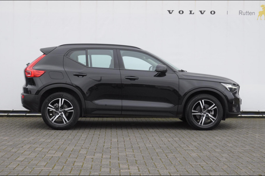 Volvo XC40 B3 177PK Automaat Plus Dark / Elektrische stoelen met geheugen / Keyless entry / Elektrische achterklep / Harman Kardon audio / Parkeersensoren met camera / stoel - en stuurwielverwarming /