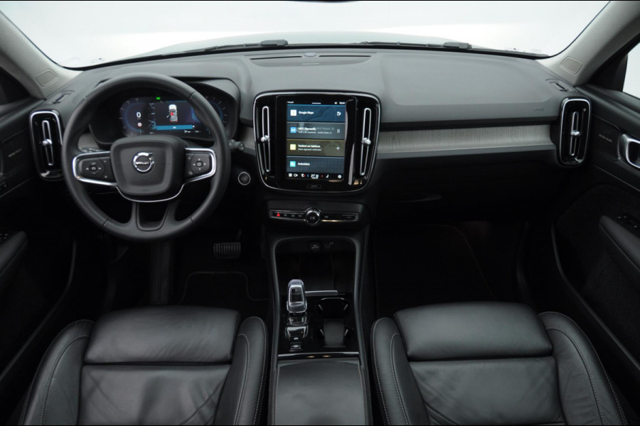 Volvo XC40 B3 177PK Automaat Plus Dark / Elektrische stoelen met geheugen / Keyless entry / Elektrische achterklep / Harman Kardon audio / Parkeersensoren met camera / stoel - en stuurwielverwarming /