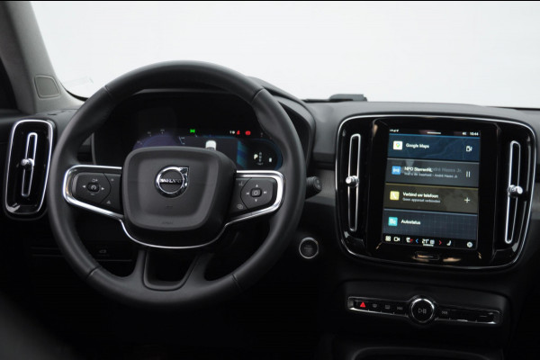 Volvo XC40 B3 177PK Automaat Plus Dark / Elektrische stoelen met geheugen / Keyless entry / Elektrische achterklep / Harman Kardon audio / Parkeersensoren met camera / stoel - en stuurwielverwarming /