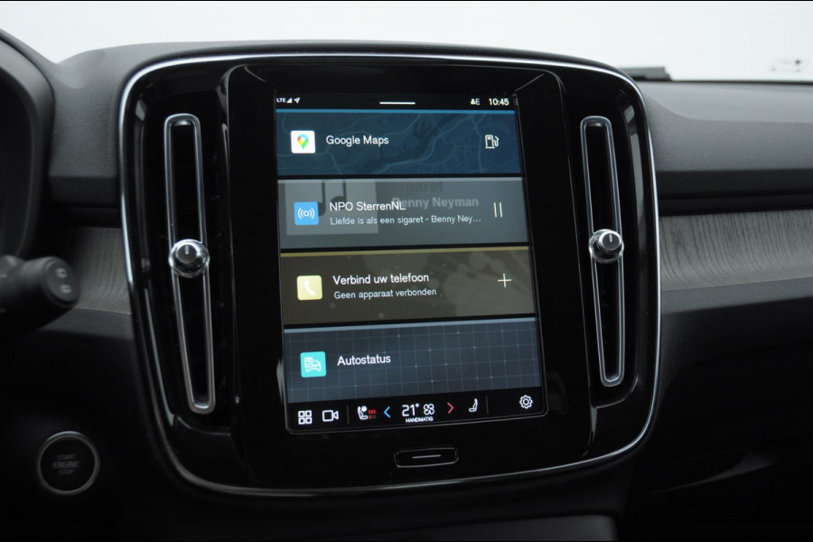 Volvo XC40 B3 177PK Automaat Plus Dark / Elektrische stoelen met geheugen / Keyless entry / Elektrische achterklep / Harman Kardon audio / Parkeersensoren met camera / stoel - en stuurwielverwarming /