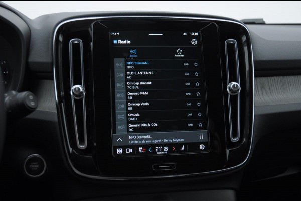 Volvo XC40 B3 177PK Automaat Plus Dark / Elektrische stoelen met geheugen / Keyless entry / Elektrische achterklep / Harman Kardon audio / Parkeersensoren met camera / stoel - en stuurwielverwarming /