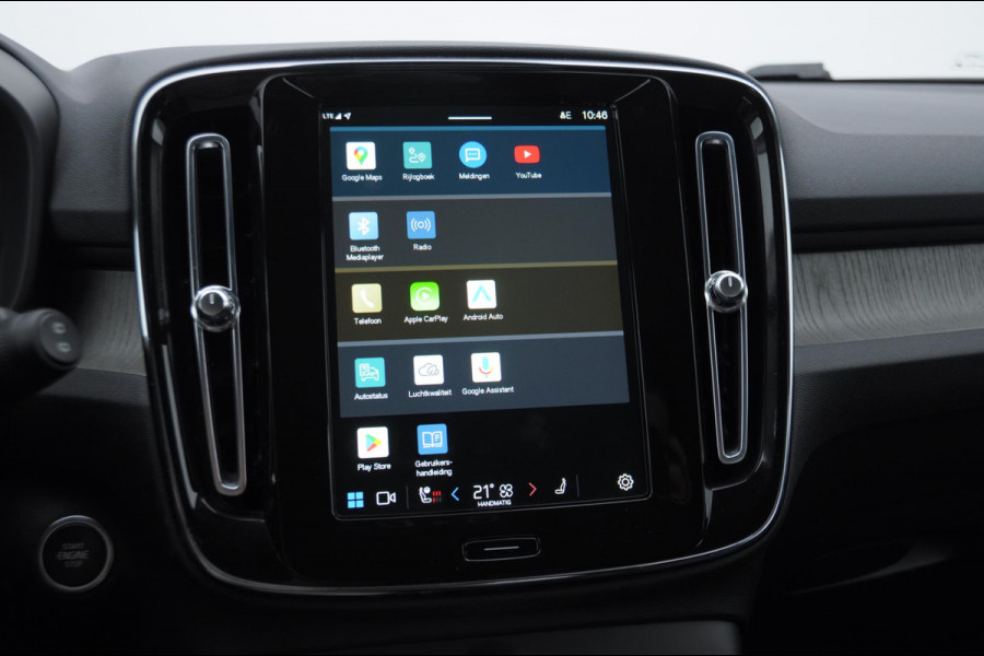 Volvo XC40 B3 177PK Automaat Plus Dark / Elektrische stoelen met geheugen / Keyless entry / Elektrische achterklep / Harman Kardon audio / Parkeersensoren met camera / stoel - en stuurwielverwarming /