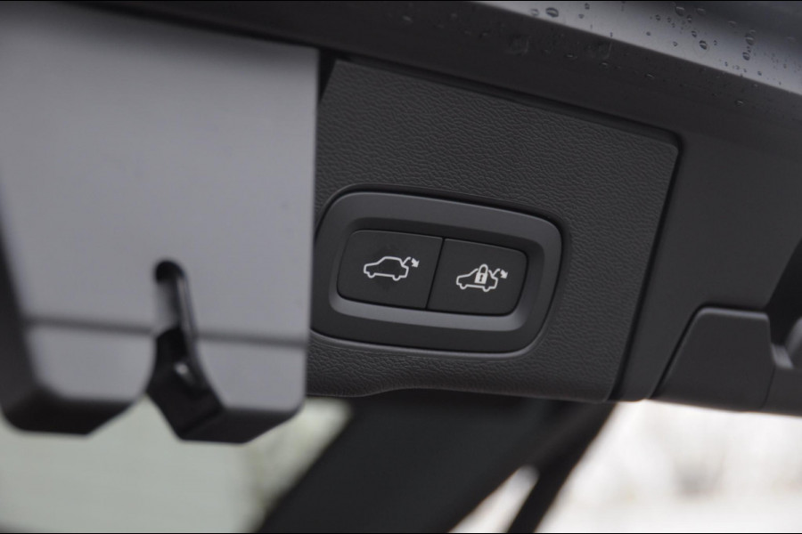 Volvo XC60 T6 350PK Automaat AWD Ultra Black Edition stoelmassage - en ventilatie / Adaptieve cruise control / Harman Kardon / BLIS / Panoramadak / Apple carplay / Parkeersensoren met 360 camera / Elektrisch bedienbare achterklep / Elektrisch verstelbare voorstoelen met geheugen / Stoel en stuurwielverwarming / 21” velgen / Getinte ramen vanaf de B-stijl
