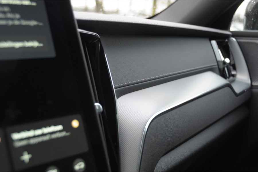 Volvo XC60 T6 350PK Automaat AWD Ultra Black Edition stoelmassage - en ventilatie / Adaptieve cruise control / Harman Kardon / BLIS / Panoramadak / Apple carplay / Parkeersensoren met 360 camera / Elektrisch bedienbare achterklep / Elektrisch verstelbare voorstoelen met geheugen / Stoel en stuurwielverwarming / 21” velgen / Getinte ramen vanaf de B-stijl