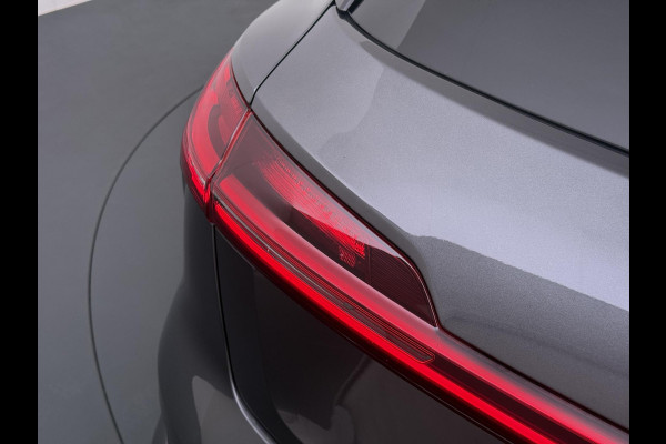 Audi e-tron 55 quattro S edition 95 kWh S-LINE BINNEN & BUITEN | SOH 94% | ORIG. NL AUTO | CAMERA | ELEK. KOFFERBAK | ADAPTIEVE CRUISE CONTROL | STOELVERWARMING | MEMORY SEATS |AFN. TREKHAAK | AUDI DEALER ONDERHOUDEN | RIJKLAAR + 12 MND BOVAG GARANTIE
