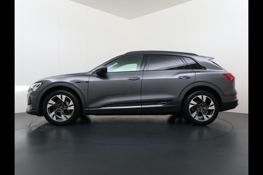 Audi e-tron 55 quattro S edition 95 kWh S-LINE BINNEN & BUITEN | SOH 94% | ORIG. NL AUTO | CAMERA | ELEK. KOFFERBAK | ADAPTIEVE CRUISE CONTROL | STOELVERWARMING | MEMORY SEATS |AFN. TREKHAAK | AUDI DEALER ONDERHOUDEN | RIJKLAAR + 12 MND BOVAG GARANTIE