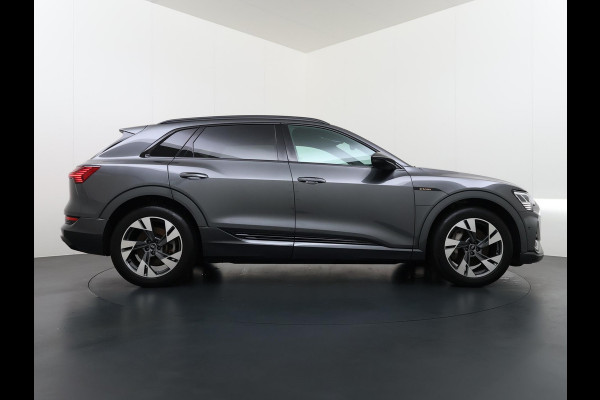 Audi e-tron 55 quattro S edition 95 kWh S-LINE BINNEN & BUITEN | SOH 94% | ORIG. NL AUTO | CAMERA | ELEK. KOFFERBAK | ADAPTIEVE CRUISE CONTROL | STOELVERWARMING | MEMORY SEATS |AFN. TREKHAAK | AUDI DEALER ONDERHOUDEN | RIJKLAAR + 12 MND BOVAG GARANTIE