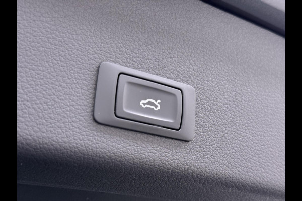 Audi e-tron 55 quattro S edition 95 kWh S-LINE BINNEN & BUITEN | SOH 94% | ORIG. NL AUTO | CAMERA | ELEK. KOFFERBAK | ADAPTIEVE CRUISE CONTROL | STOELVERWARMING | MEMORY SEATS |AFN. TREKHAAK | AUDI DEALER ONDERHOUDEN | RIJKLAAR + 12 MND BOVAG GARANTIE