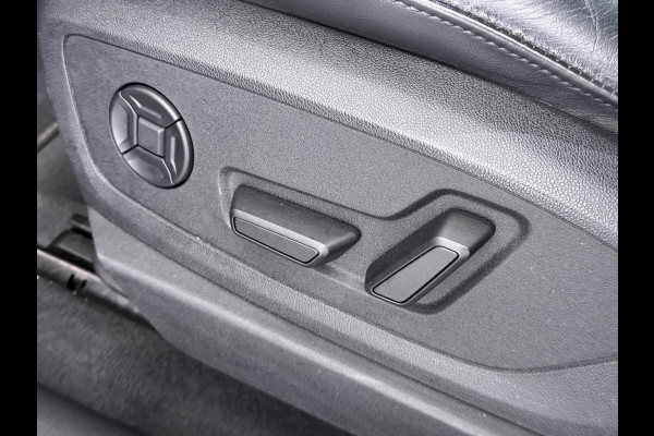 Audi e-tron 55 quattro S edition 95 kWh S-LINE BINNEN & BUITEN | SOH 94% | ORIG. NL AUTO | CAMERA | ELEK. KOFFERBAK | ADAPTIEVE CRUISE CONTROL | STOELVERWARMING | MEMORY SEATS |AFN. TREKHAAK | AUDI DEALER ONDERHOUDEN | RIJKLAAR + 12 MND BOVAG GARANTIE