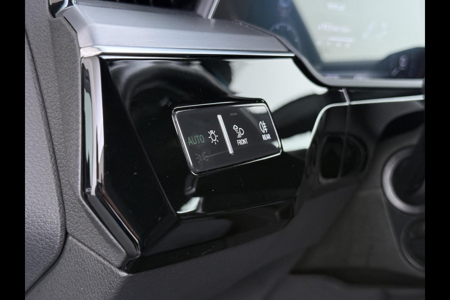 Audi e-tron 55 quattro S edition 95 kWh S-LINE BINNEN & BUITEN | SOH 94% | ORIG. NL AUTO | CAMERA | ELEK. KOFFERBAK | ADAPTIEVE CRUISE CONTROL | STOELVERWARMING | MEMORY SEATS |AFN. TREKHAAK | AUDI DEALER ONDERHOUDEN | RIJKLAAR + 12 MND BOVAG GARANTIE