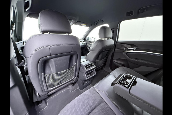 Audi e-tron 55 quattro S edition 95 kWh S-LINE BINNEN & BUITEN | SOH 94% | ORIG. NL AUTO | CAMERA | ELEK. KOFFERBAK | ADAPTIEVE CRUISE CONTROL | STOELVERWARMING | MEMORY SEATS |AFN. TREKHAAK | AUDI DEALER ONDERHOUDEN | RIJKLAAR + 12 MND BOVAG GARANTIE