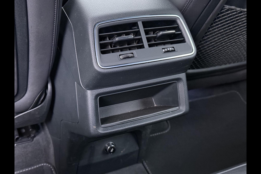 Audi e-tron 55 quattro S edition 95 kWh S-LINE BINNEN & BUITEN | SOH 94% | ORIG. NL AUTO | CAMERA | ELEK. KOFFERBAK | ADAPTIEVE CRUISE CONTROL | STOELVERWARMING | MEMORY SEATS |AFN. TREKHAAK | AUDI DEALER ONDERHOUDEN | RIJKLAAR + 12 MND BOVAG GARANTIE