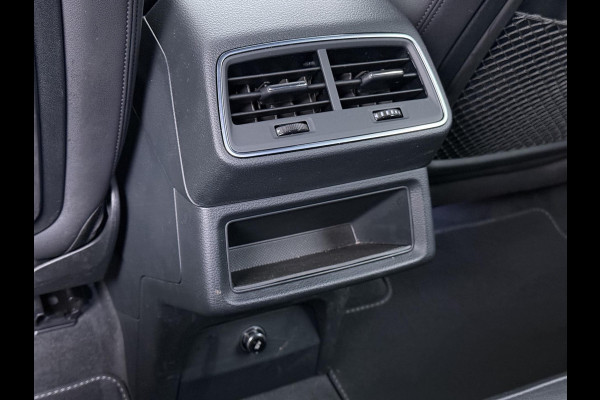 Audi e-tron 55 quattro S edition 95 kWh S-LINE BINNEN & BUITEN | SOH 94% | ORIG. NL AUTO | CAMERA | ELEK. KOFFERBAK | ADAPTIEVE CRUISE CONTROL | STOELVERWARMING | MEMORY SEATS |AFN. TREKHAAK | AUDI DEALER ONDERHOUDEN | RIJKLAAR + 12 MND BOVAG GARANTIE