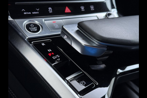 Audi e-tron 55 quattro S edition 95 kWh S-LINE BINNEN & BUITEN | SOH 94% | ORIG. NL AUTO | CAMERA | ELEK. KOFFERBAK | ADAPTIEVE CRUISE CONTROL | STOELVERWARMING | MEMORY SEATS |AFN. TREKHAAK | AUDI DEALER ONDERHOUDEN | RIJKLAAR + 12 MND BOVAG GARANTIE