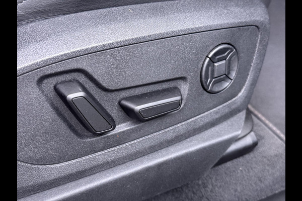 Audi e-tron 55 quattro S edition 95 kWh S-LINE BINNEN & BUITEN | SOH 94% | ORIG. NL AUTO | CAMERA | ELEK. KOFFERBAK | ADAPTIEVE CRUISE CONTROL | STOELVERWARMING | MEMORY SEATS |AFN. TREKHAAK | AUDI DEALER ONDERHOUDEN | RIJKLAAR + 12 MND BOVAG GARANTIE