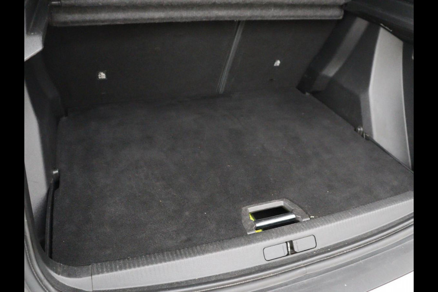 Peugeot e-2008 EV Blue Lease Allure 50 kWh | SOH 92% | 3 Fase | Carplay | Half leder | Adaptive cruise | Camera | Digital Cockpit | Full LED | Climate control | Navigatie | Bluetooth