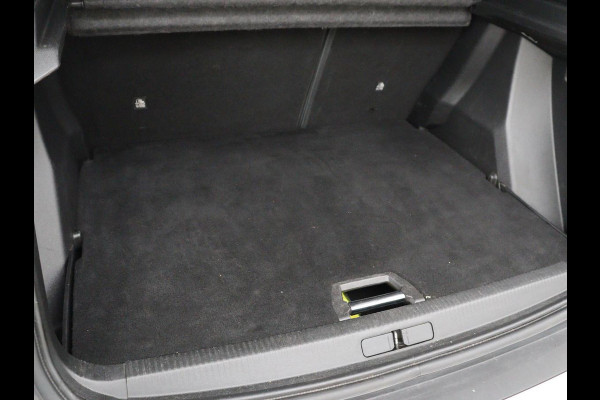 Peugeot e-2008 EV Blue Lease Allure 50 kWh | SOH 92% | 3 Fase | Carplay | Half leder | Adaptive cruise | Camera | Digital Cockpit | Full LED | Climate control | Navigatie | Bluetooth