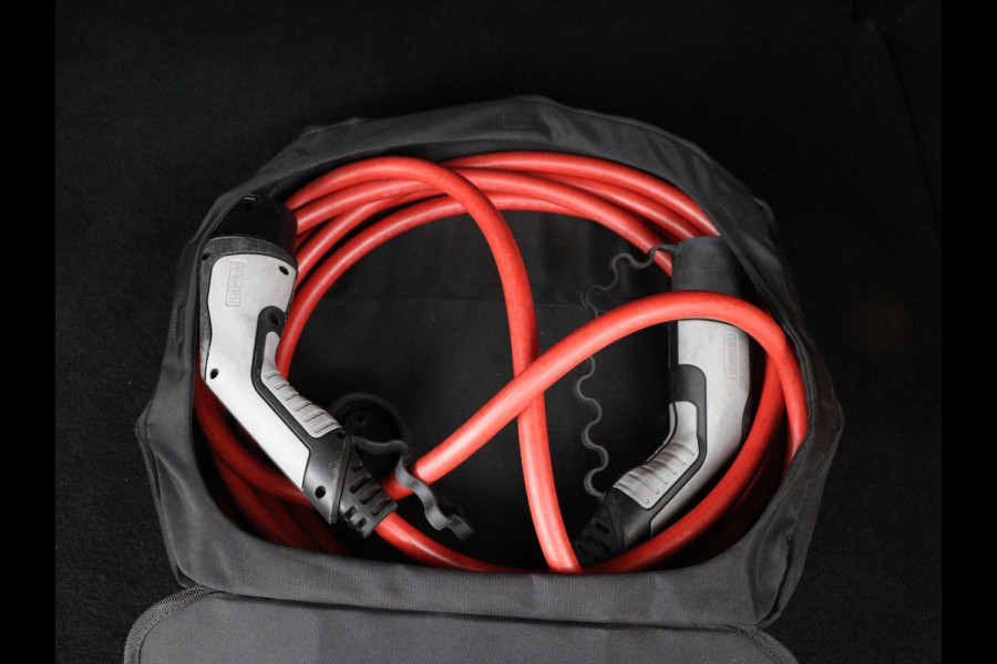 Peugeot e-2008 EV Blue Lease Allure 50 kWh | SOH 92% | 3 Fase | Carplay | Half leder | Adaptive cruise | Camera | Digital Cockpit | Full LED | Climate control | Navigatie | Bluetooth