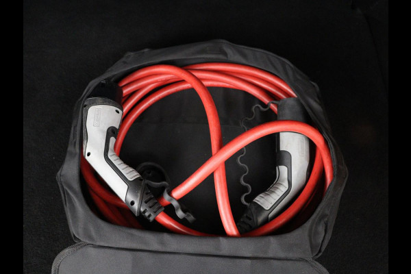 Peugeot e-2008 EV Blue Lease Allure 50 kWh | SOH 92% | 3 Fase | Carplay | Half leder | Adaptive cruise | Camera | Digital Cockpit | Full LED | Climate control | Navigatie | Bluetooth