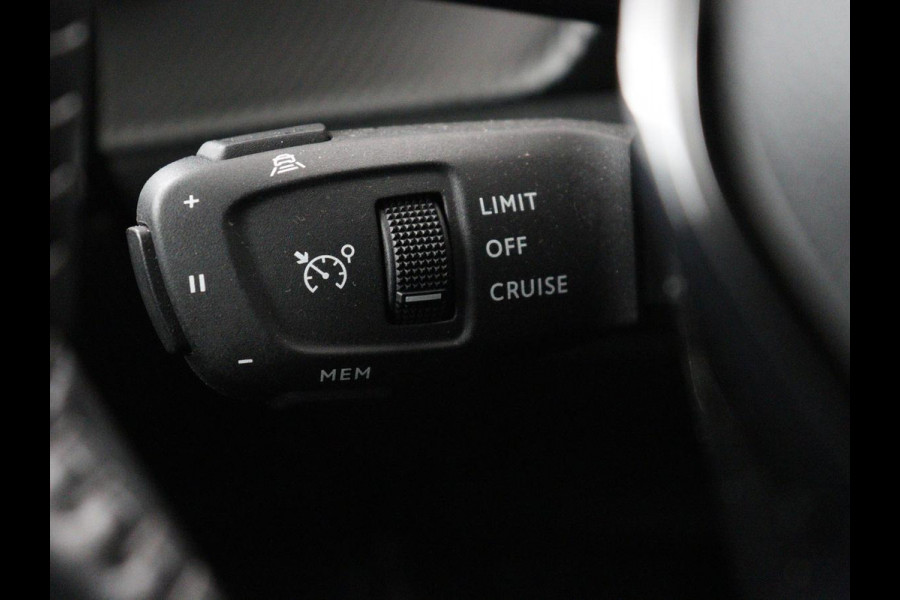 Peugeot e-2008 EV Blue Lease Allure 50 kWh | SOH 92% | 3 Fase | Carplay | Half leder | Adaptive cruise | Camera | Digital Cockpit | Full LED | Climate control | Navigatie | Bluetooth