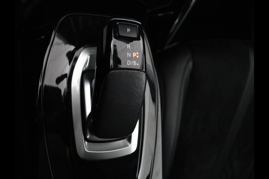 Peugeot e-2008 EV Blue Lease Allure 50 kWh | SOH 92% | 3 Fase | Carplay | Half leder | Adaptive cruise | Camera | Digital Cockpit | Full LED | Climate control | Navigatie | Bluetooth