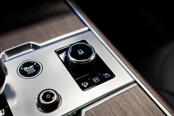 Land Rover Range Rover 3.0 P510e HSE PHEV *Meridian 3D Surround / Panorama / Stoelventilatie + Massage / Shadow Exterior Pack*