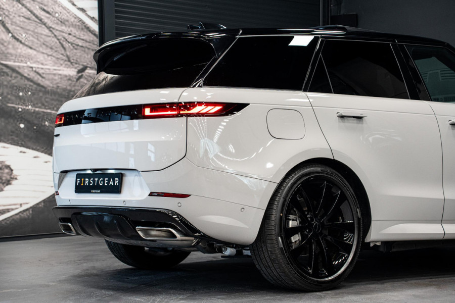 Land Rover Range Rover Sport 3.0 P460e Dynamic SE PHEV *Meridian / Stoelventilatie / Panorama / Black Exterior Pack / Keyless / 5 JAAR GARANTIE*