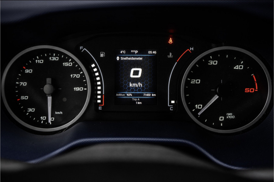 Iveco Daily **35S14V 2.3 L2H2 | Automaat | Euro 6 | Cruise | Climate | 3500 KG Trekgewicht | Trekhaak**