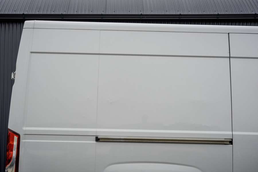 Iveco Daily **35S14V 2.3 L2H2 | Automaat | Euro 6 | Cruise | Climate | 3500 KG Trekgewicht | Trekhaak**