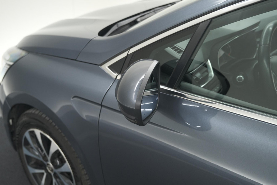 Renault Clio TCe 130 EDC Intens |  Allseason banden | Camera | Navigatie | Parkeersensoren