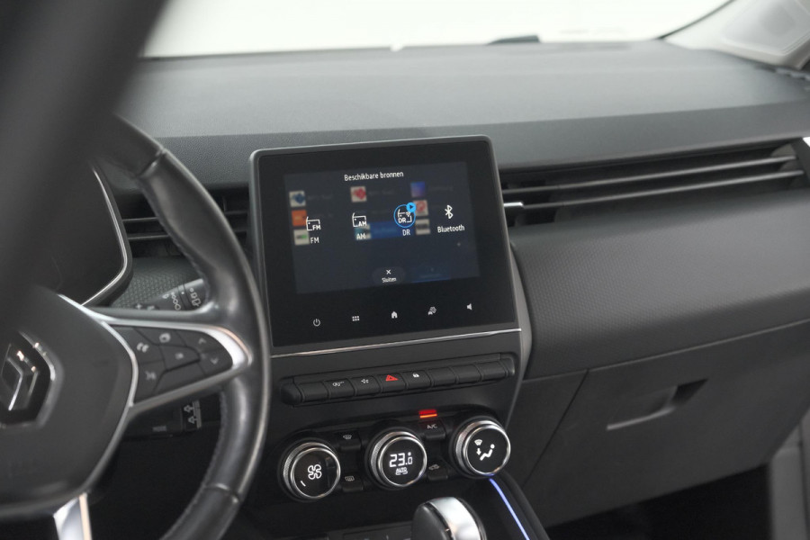 Renault Clio TCe 130 EDC Intens |  Allseason banden | Camera | Navigatie | Parkeersensoren