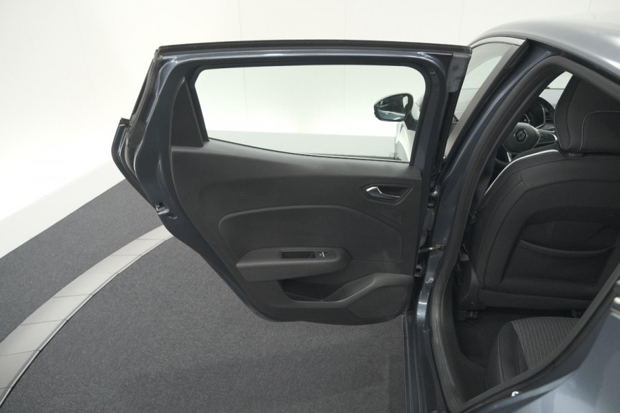 Renault Clio TCe 130 EDC Intens |  Allseason banden | Camera | Navigatie | Parkeersensoren