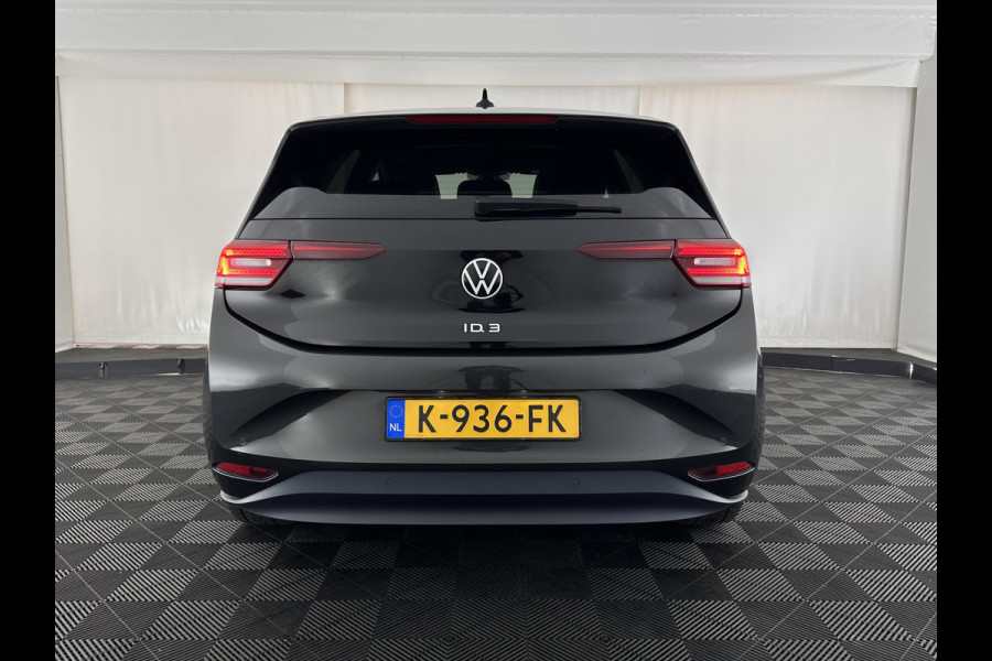 Volkswagen ID.3 First Max 58 kWh [ 3-Fase-11kW ] {SOH-87%} (INCL-BTW) *HEATPUMP | PANO | HEAD-UP | ADAPTIVE-CRUISE | IQ-LIGHTS | BLINDSPOT | CAMERA | KEYLESS | MICROFIBRE | AMBIENTLIGHT | NAVI-FULLMAP | DAB+ | ECC | HEATED-SPORTSEATS | DIGI-COCKPIT |