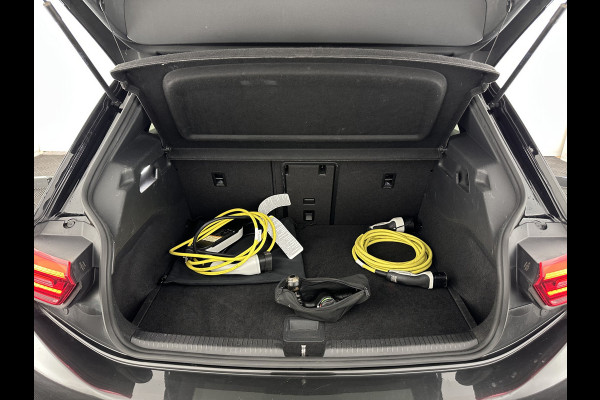 Volkswagen ID.3 First Max 58 kWh [ 3-Fase-11kW ] {SOH-87%} (INCL-BTW) *HEATPUMP | PANO | HEAD-UP | ADAPTIVE-CRUISE | IQ-LIGHTS | BLINDSPOT | CAMERA | KEYLESS | MICROFIBRE | AMBIENTLIGHT | NAVI-FULLMAP | DAB+ | ECC | HEATED-SPORTSEATS | DIGI-COCKPIT |