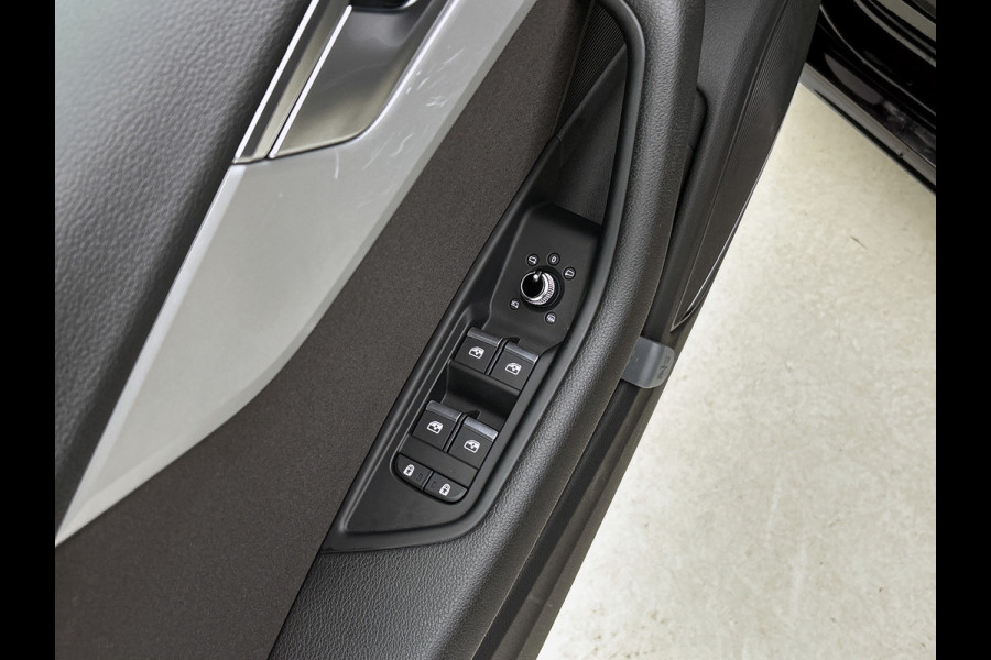 Audi A5 Sportback 35 TFSI Business edition Automaat (GROOT-NAVIGATIE, LED, CARPLAY, SPORTSTOELEN, ELEKT. ACHTERKLEP)