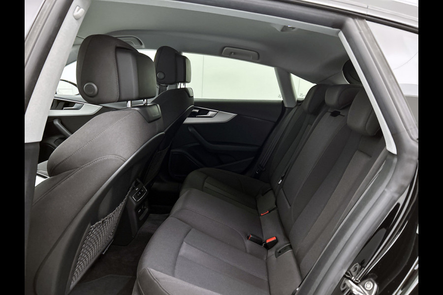 Audi A5 Sportback 35 TFSI Business edition Automaat (GROOT-NAVIGATIE, LED, CARPLAY, SPORTSTOELEN, ELEKT. ACHTERKLEP)