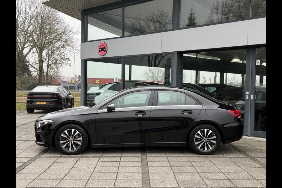 Mercedes-Benz A-Klasse Aut. 180 Sol. Luxury Line | Trekhaak | Camera | Navi |
