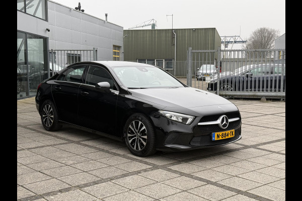 Mercedes-Benz A-Klasse Aut. 180 Sol. Luxury Line | Trekhaak | Camera | Navi |