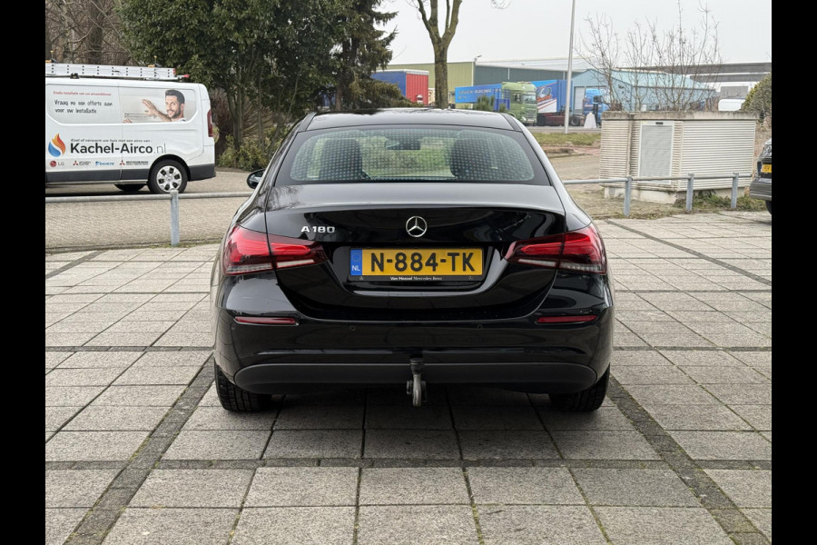 Mercedes-Benz A-Klasse Aut. 180 Sol. Luxury Line | Trekhaak | Camera | Navi |