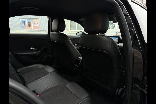 Mercedes-Benz A-Klasse Aut. 180 Sol. Luxury Line | Trekhaak | Camera | Navi |