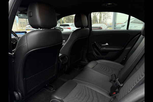 Mercedes-Benz A-Klasse Aut. 180 Sol. Luxury Line | Trekhaak | Camera | Navi |