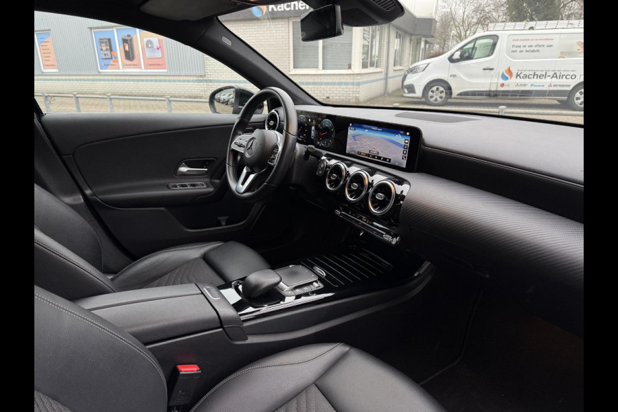 Mercedes-Benz A-Klasse Aut. 180 Sol. Luxury Line | Trekhaak | Camera | Navi |