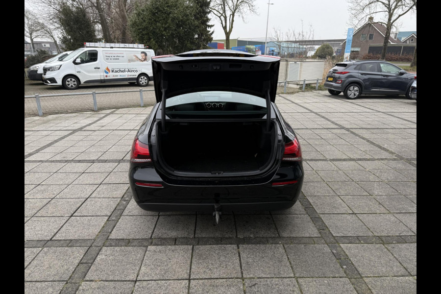Mercedes-Benz A-Klasse Aut. 180 Sol. Luxury Line | Trekhaak | Camera | Navi |